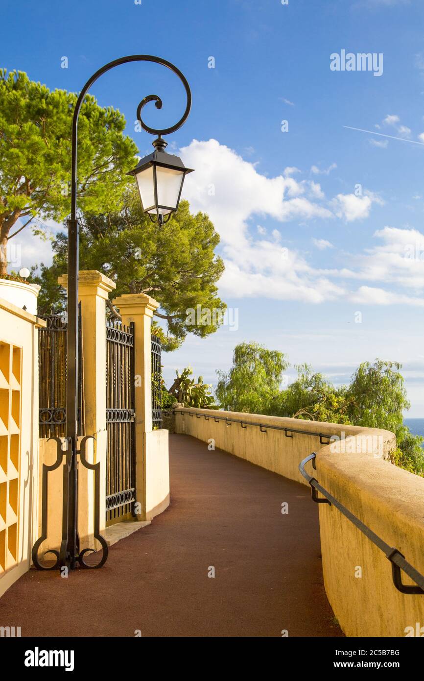 Bel paesaggio mediterraneo Costa Azzurra, Provenza, costa azzurra, Francia vicino Nizza e Monaco Foto Stock