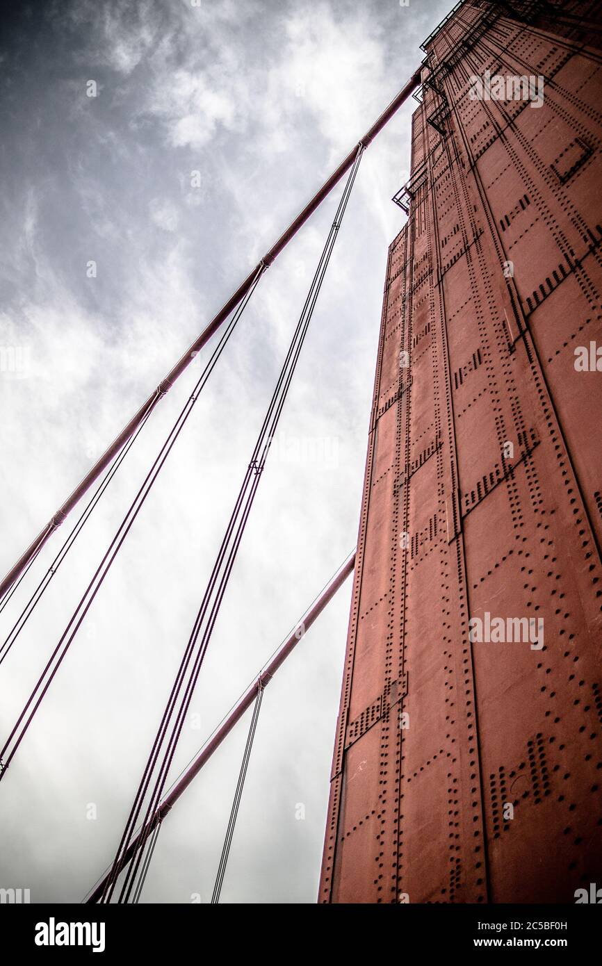 Guardando verso la PG&e Tower, il Golden Gate Bridge, San Francisco Foto Stock