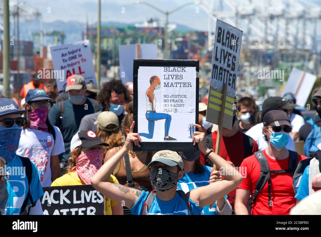 Oakland, CA - 19 giugno 2020: Lavoratori al porto di Oakland si sono radunati per Juneteicentee e chiedono la riforma della polizia. Migliaia di persone hanno marciato per le strade o Foto Stock