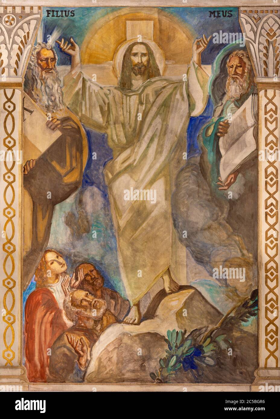 BARCELLONA, SPAGNA - 3 MARZO 2020: L'affresco della Trensfigurazione sul monte Tabor nella chiesa Parroquia Santa Teresa de l'Infant Gesù. Foto Stock