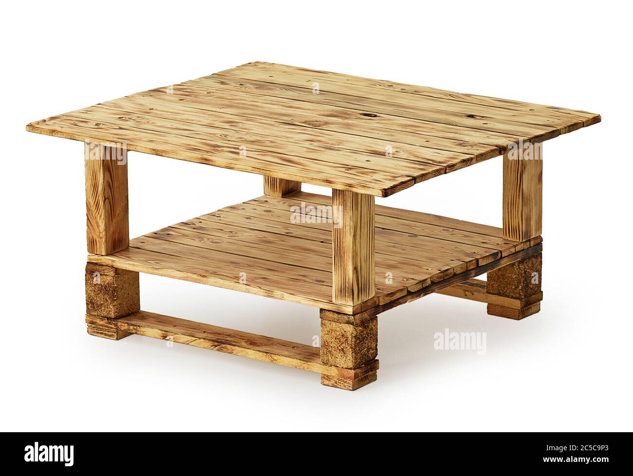 rustico tavolo in legno isolato su sfondo bianco Foto Stock