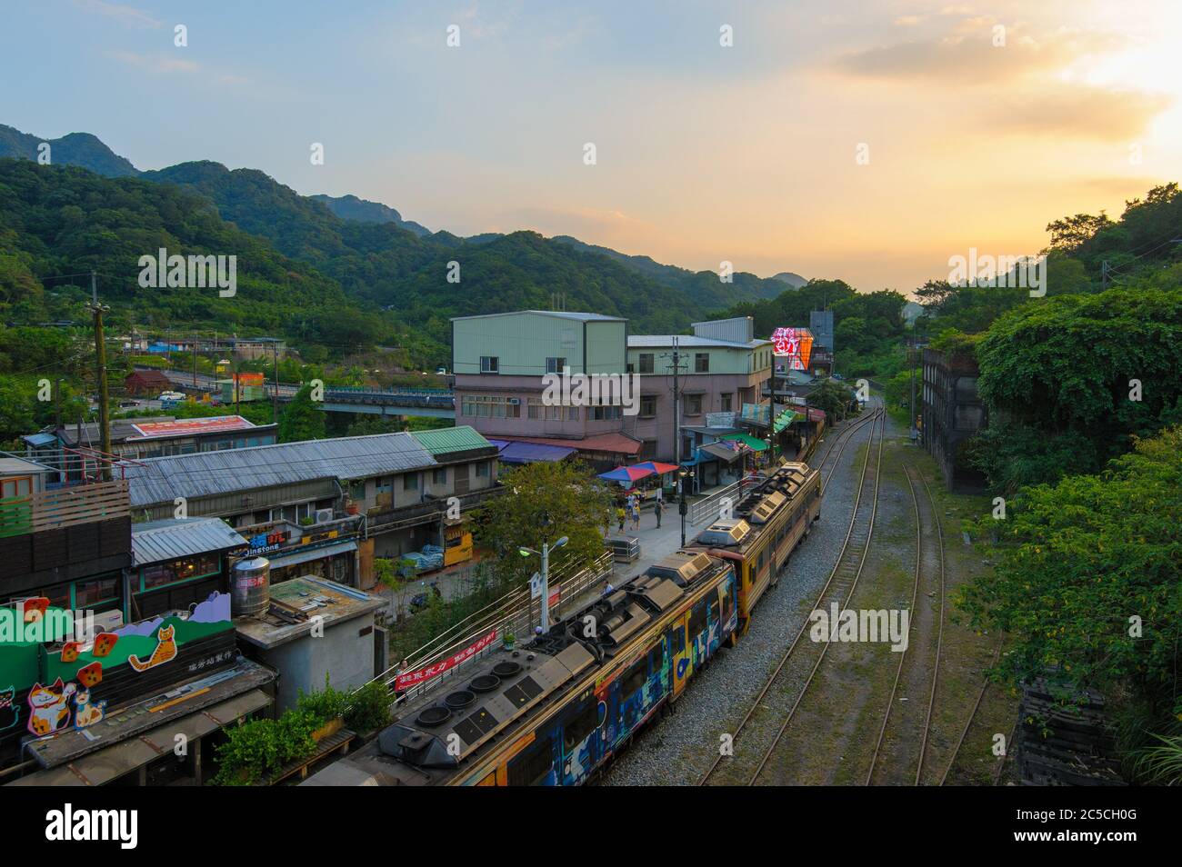 New Taipei, Taiwan - 1 agosto 2015: La ferrovia di Jingtong è una destinazione turistica popolare situata sulla linea di Pingxi e gestita dalle ferrovie di Taiwan Foto Stock