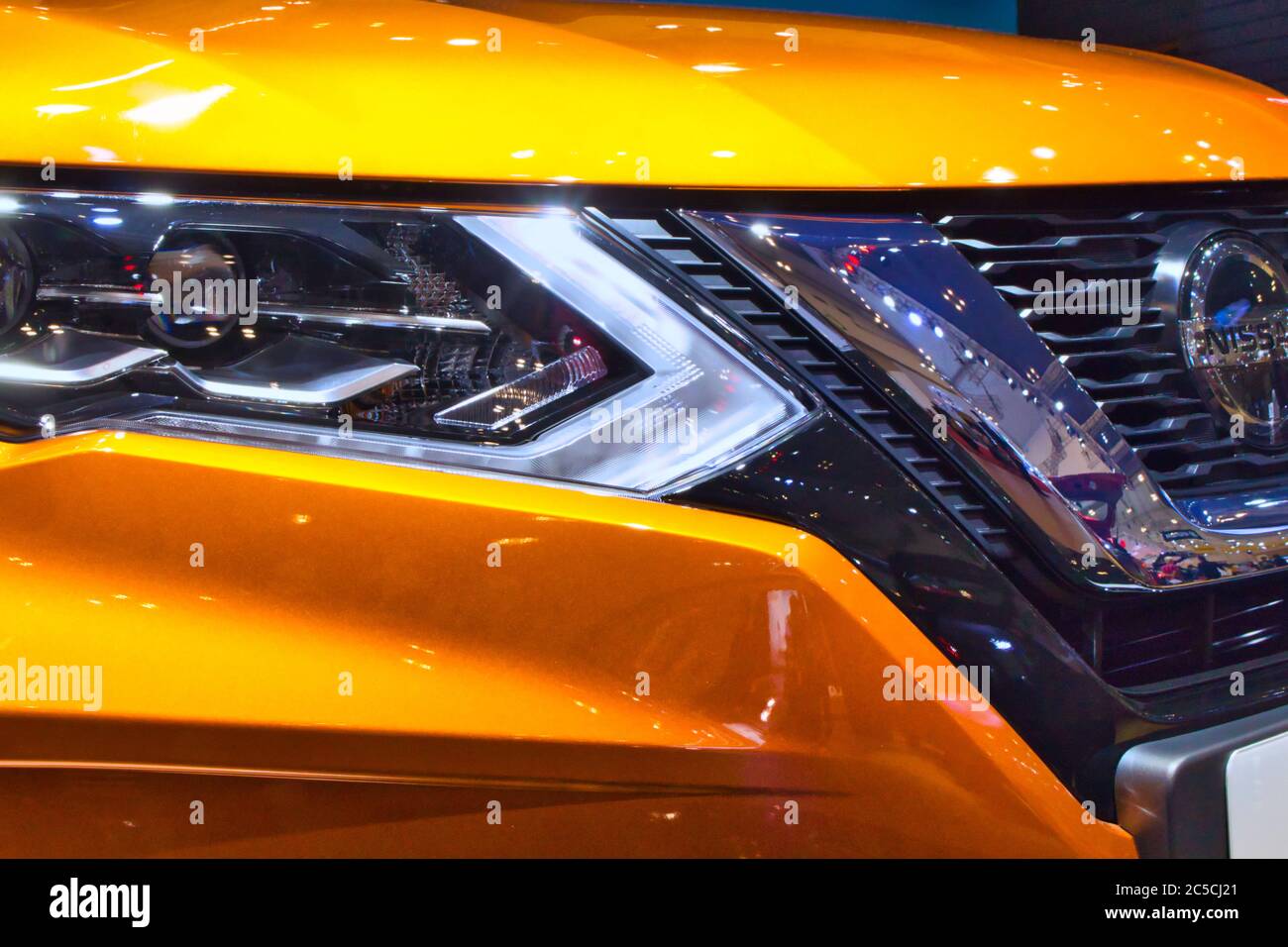 Faro di nuove auto al salone automobilistico in Indonesia Foto Stock