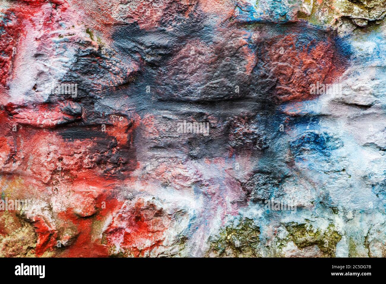 Vecchio astratto rosso blu multicolore dipinto pietra mattone muro texture sfondo Foto Stock