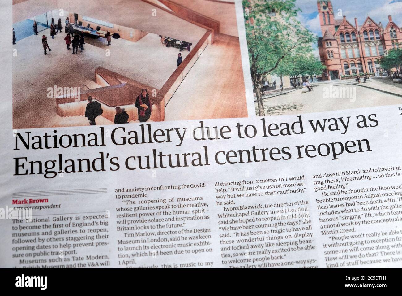 Titolo dell'articolo del giornale nella Guardian Arts ''National Gallery dovuto alla strada principale come i centri culturali dell'Inghilterra riaprono' su Londra UK 24 giugno 2020 Foto Stock