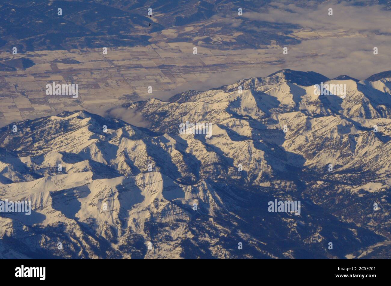 Catena montuosa innevata, USA Foto stock - Alamy