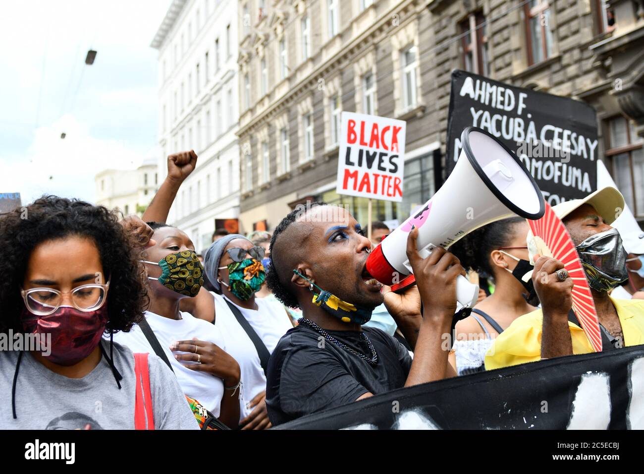 Vienna, Austria. 02nd luglio, 2020. "Movimento nero Austria " chiede una manifestazione contro il razzismo istituzionale in Austria. Credit: Franz PERC / Alamy Live News Foto Stock