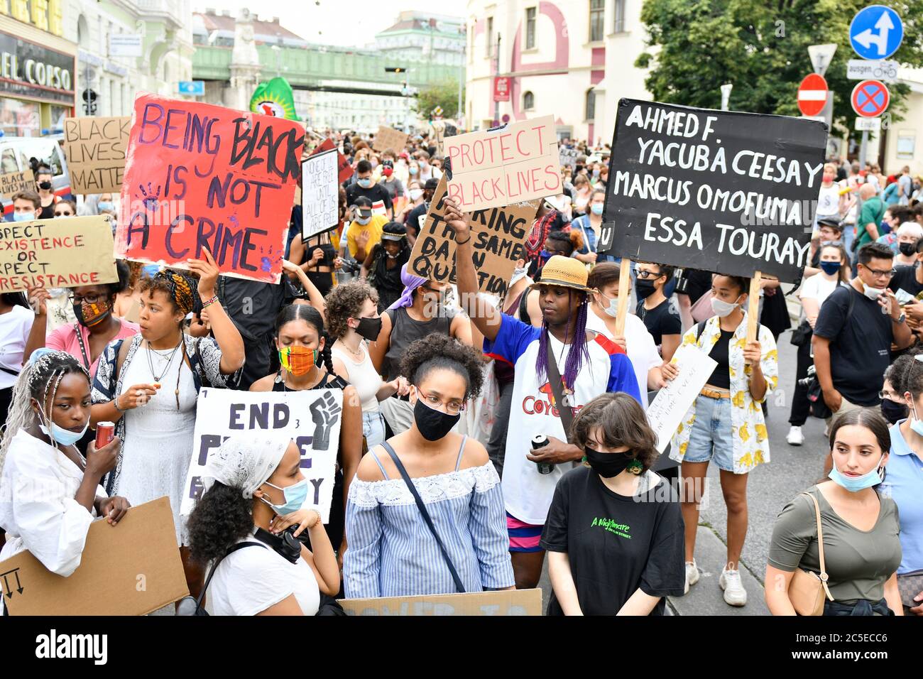 Vienna, Austria. 02nd luglio, 2020. "Movimento nero Austria " chiede una manifestazione contro il razzismo istituzionale in Austria. Credit: Franz PERC / Alamy Live News Foto Stock