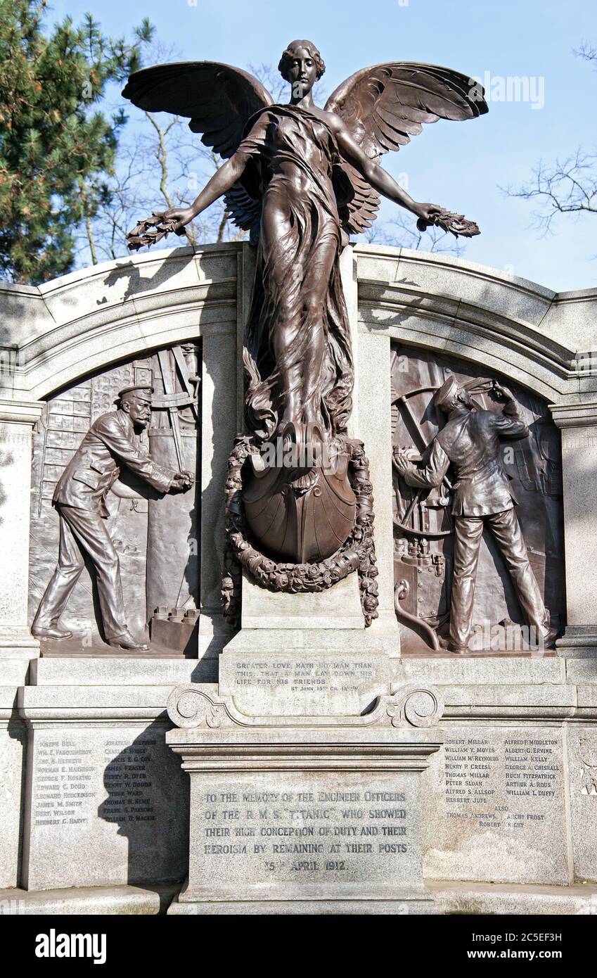 Il Titanic Engineers Memorial a Southampton, Regno Unito. Il Titanic affondò nel suo viaggio inaugurale da Southampton a New York, il 15 aprile 1912. 2012 contrassegni th Foto Stock