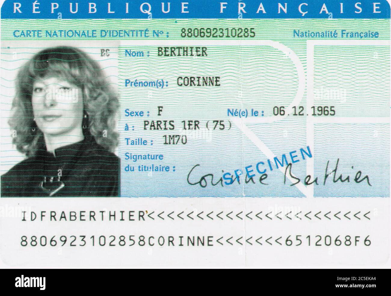 FAC-simil della nuovissima carta d'identità francese, Francia Foto stock -  Alamy
