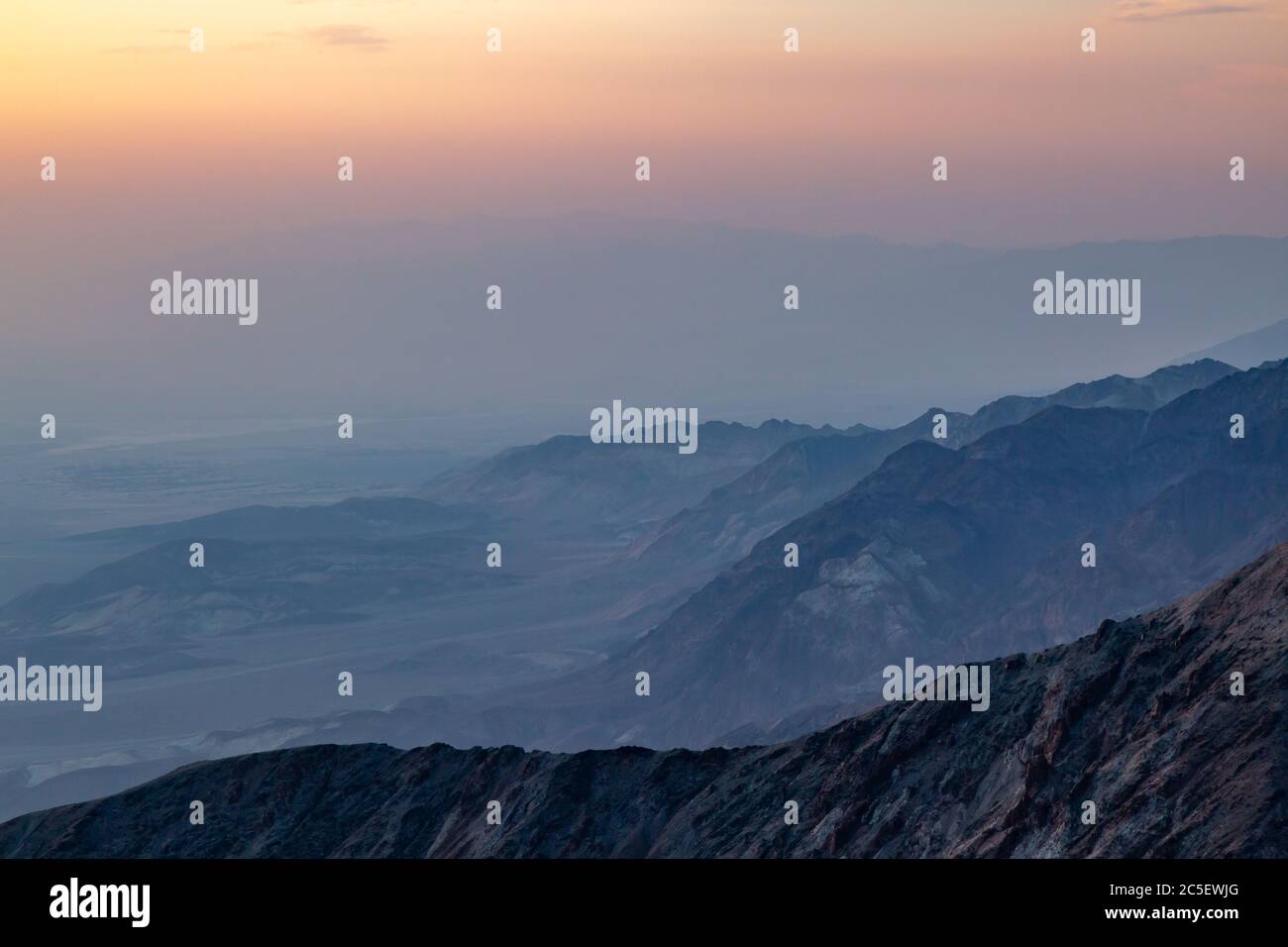 Vista della Valle della morte al tramonto, dal Dante's View Foto Stock