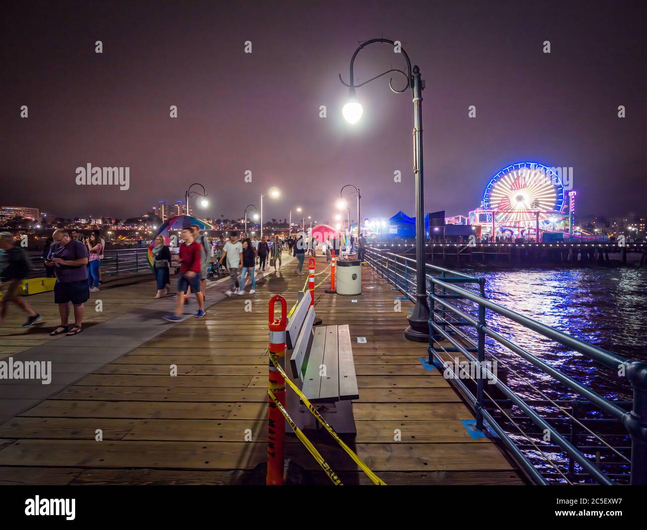 Il molo di Santa Monica nella California meridionale di notte Foto Stock