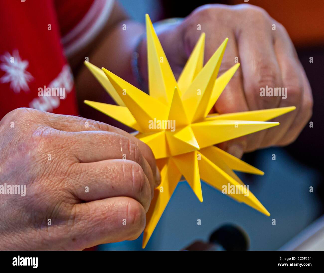 Herrnhut poinsettia fabbrica. Stella Morava (in Germania conosciuta come stelle Herrnhut) fabbrica a Herrnhut, Germania Foto Stock