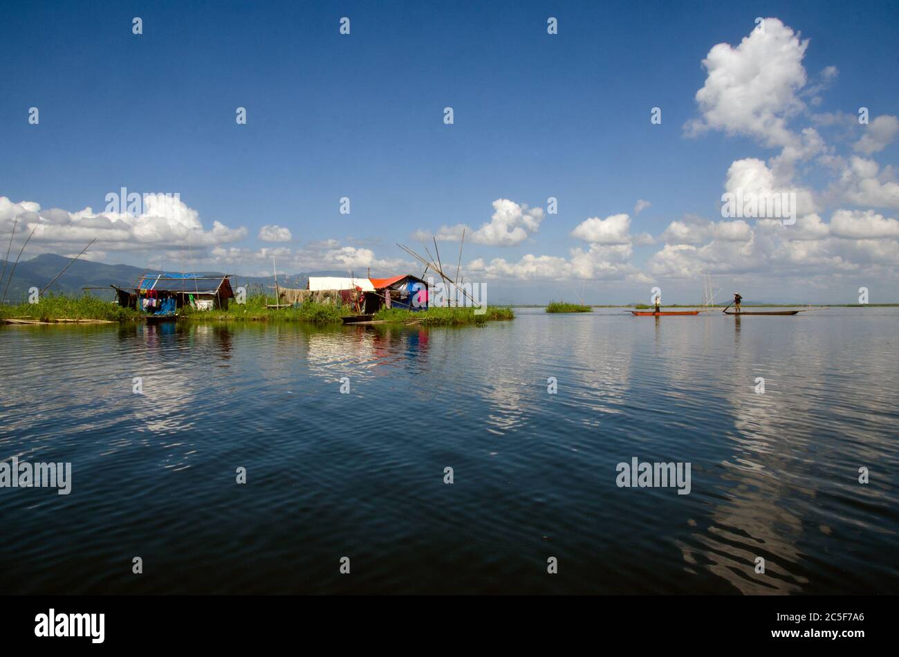 L'ecosistema unico del lago Lok Tak, è da vedere per essere creduto. Le isole galleggianti chiamate 'Phumdi', che punteggiano il paesaggio. Foto Stock