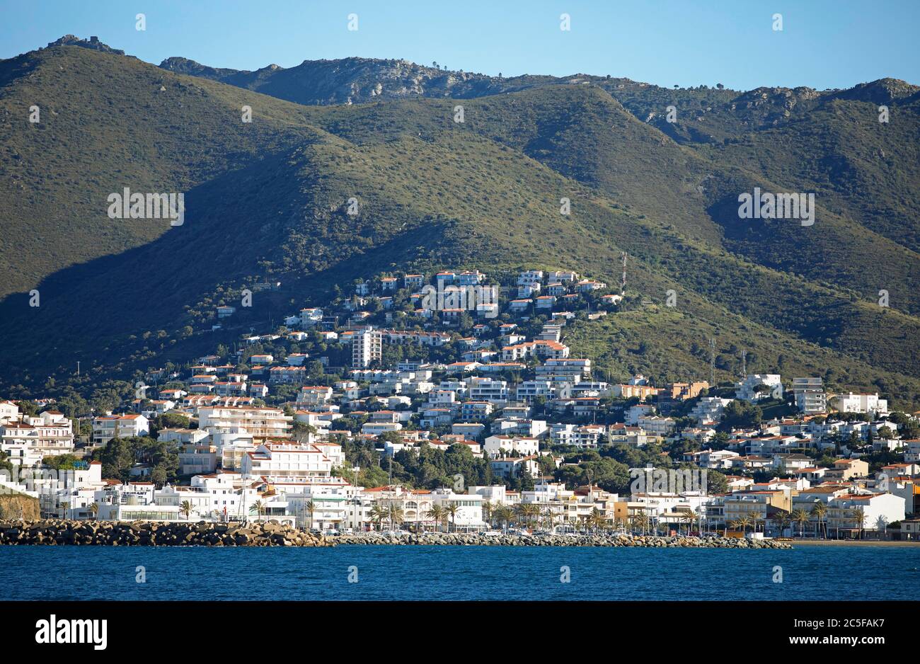 Llanca al Mar Mediterraneo, Vista della città, Provincia di Girona, Regione Catalogna, Spagna Foto Stock