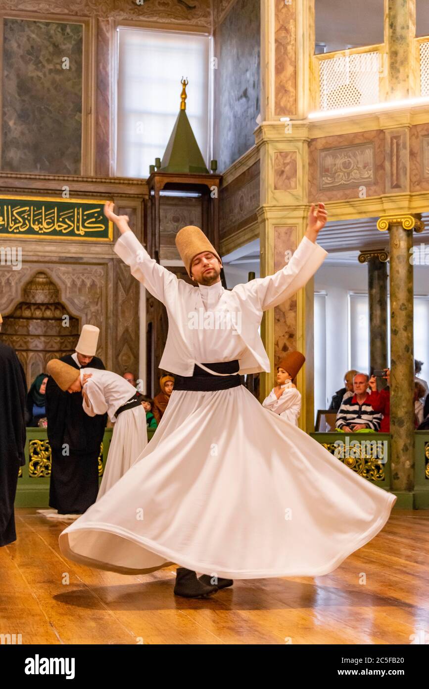 Dervisci danzanti dell'ordine Sufi Mevlevi, Sema-Zerimonie, danza dervish, Sema, Mevlevihanesi Muezesi, Istanbul, Tuerkei Foto Stock