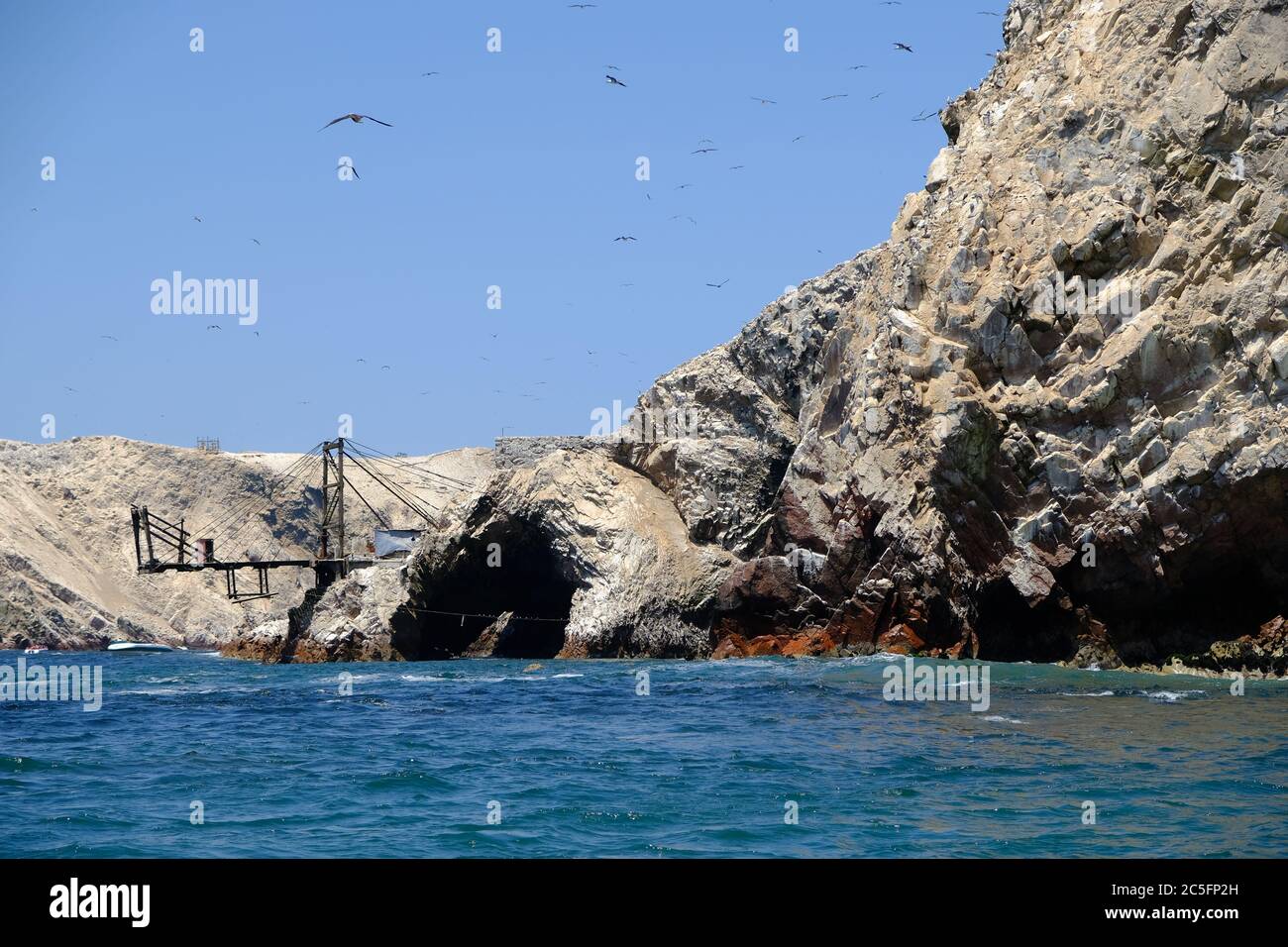 Perù Isole Ballestas - Costa rocciosa Foto Stock