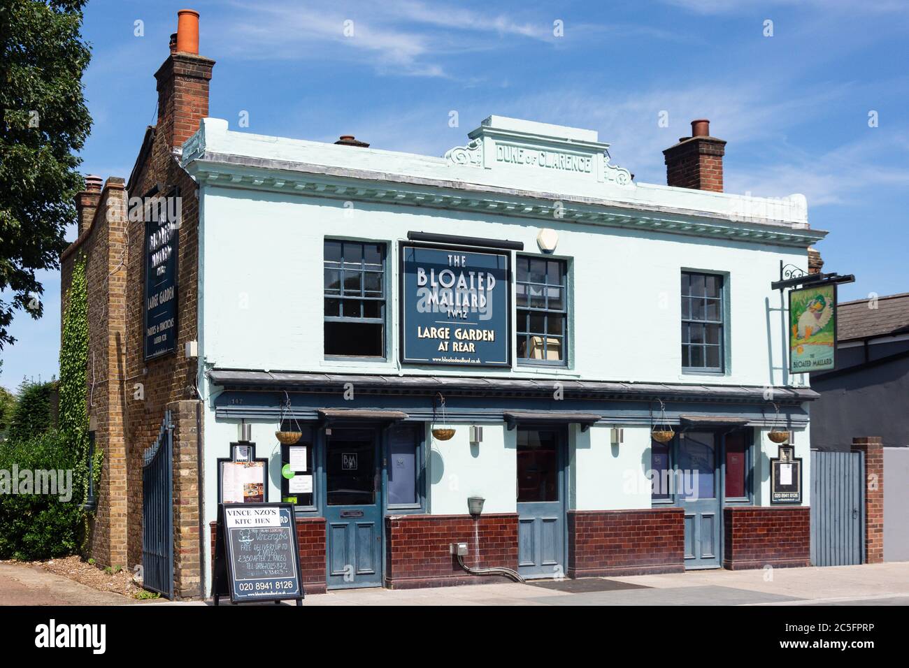 Il pub Mallard, High Street, Hampton Hill, Borough of Richmond-upon-Thames, Greater London, England, Regno Unito Foto Stock