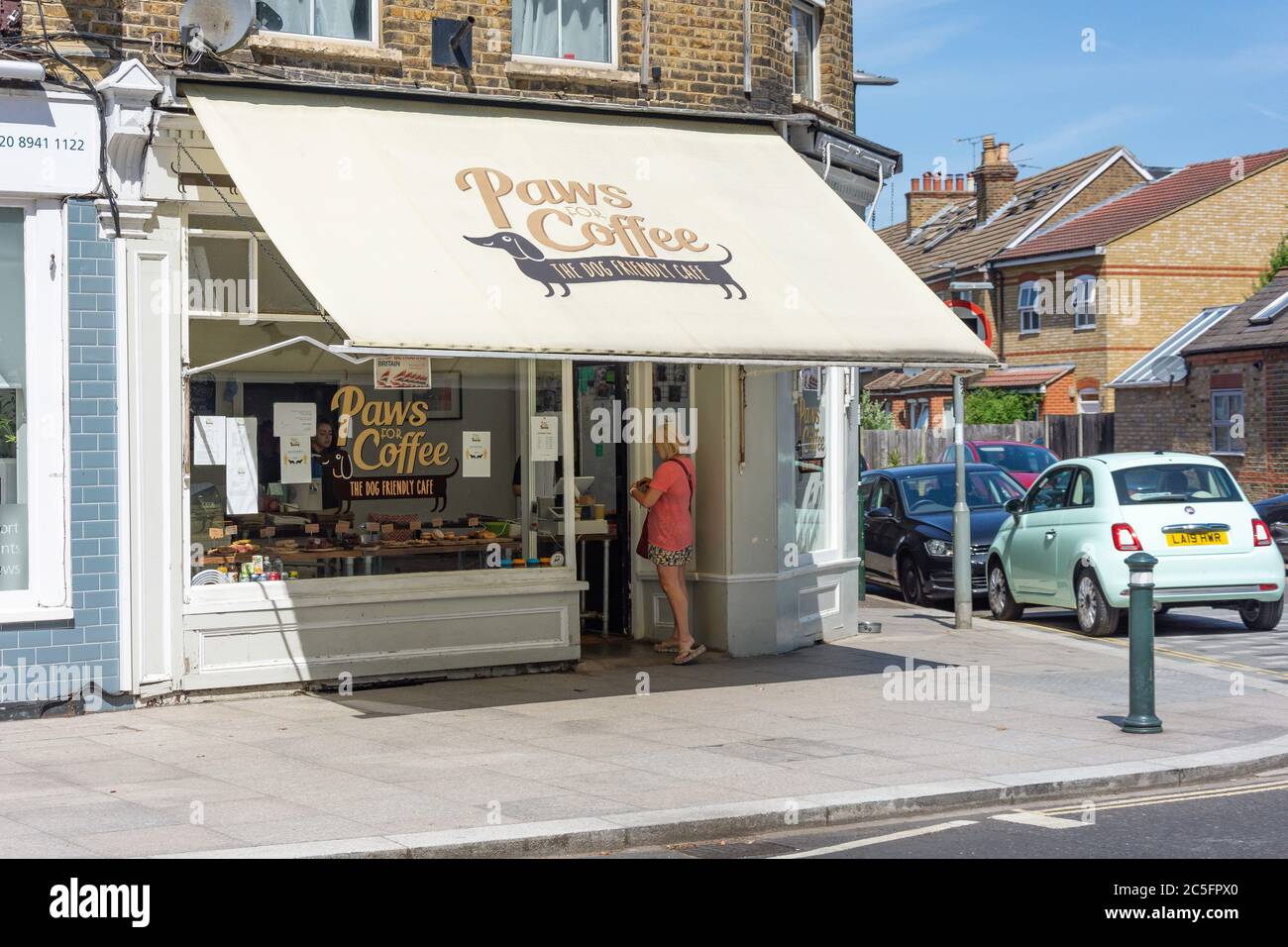 'Pows for coffee' cafe', High Street, Hampton Hill, Borough of Richmond-upon-Thames, Greater London, England, Regno Unito Foto Stock