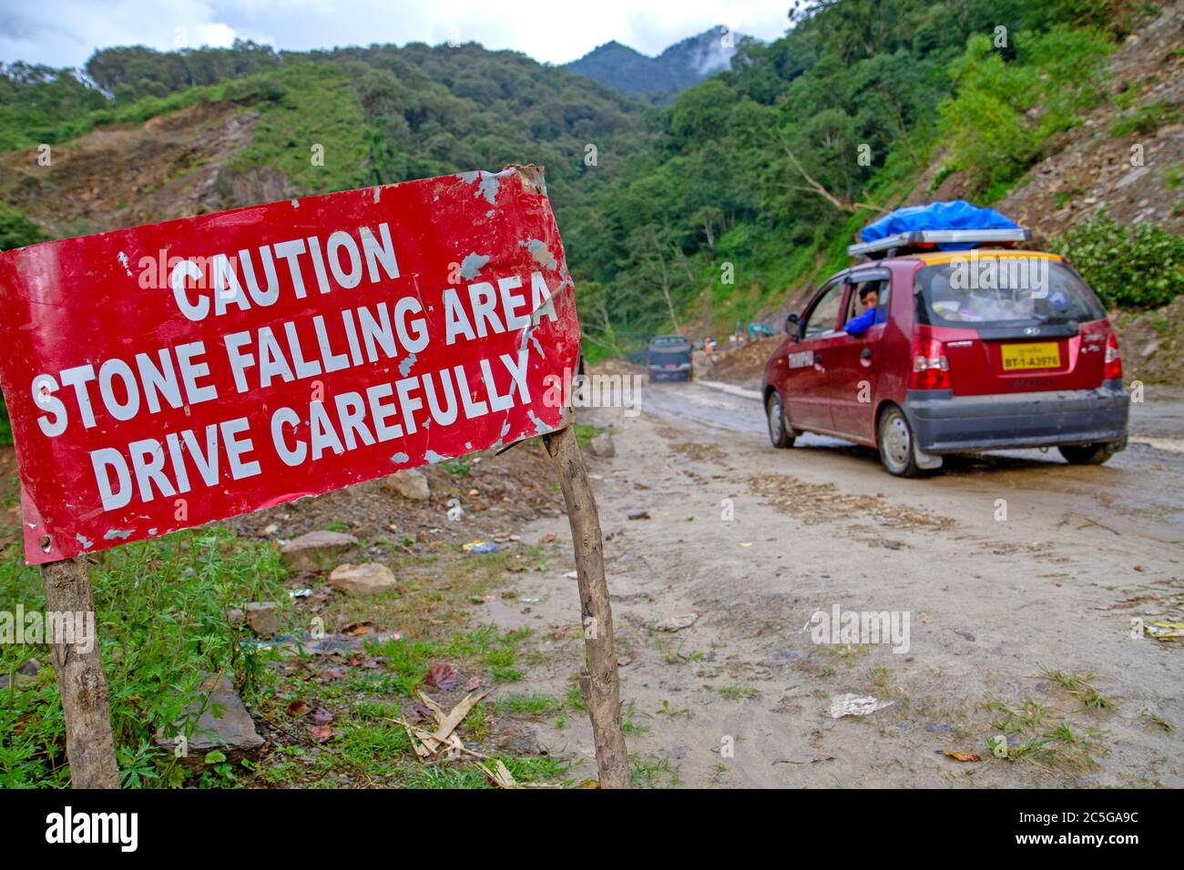 Zona a scivoli sulla strada statale del Bhutan tra Thimphu e Gangtey Foto Stock