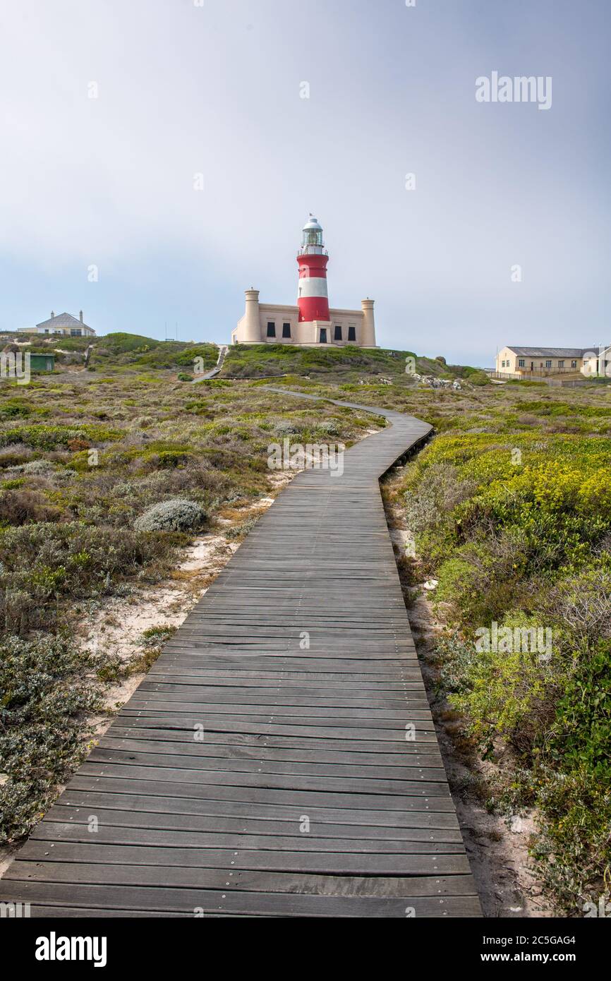 Capo Agulhas, la punta geografica meridionale del continente africano e l'inizio della linea di divisione tra l'Oceano Atlantico e l'Oceano Indiano, Sout Foto Stock