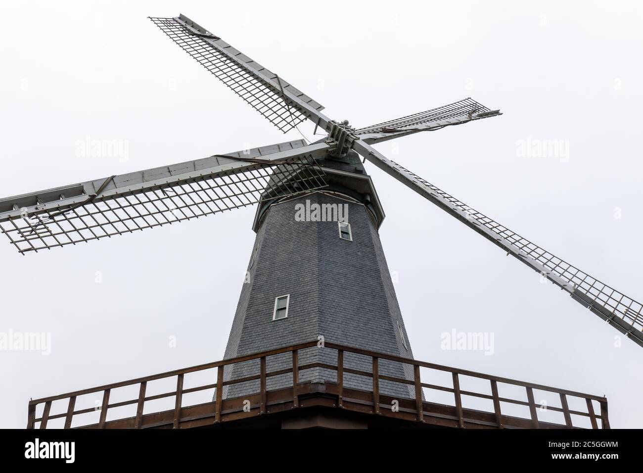 Murphy Mulino isolato contro cielo nebbia Foto Stock