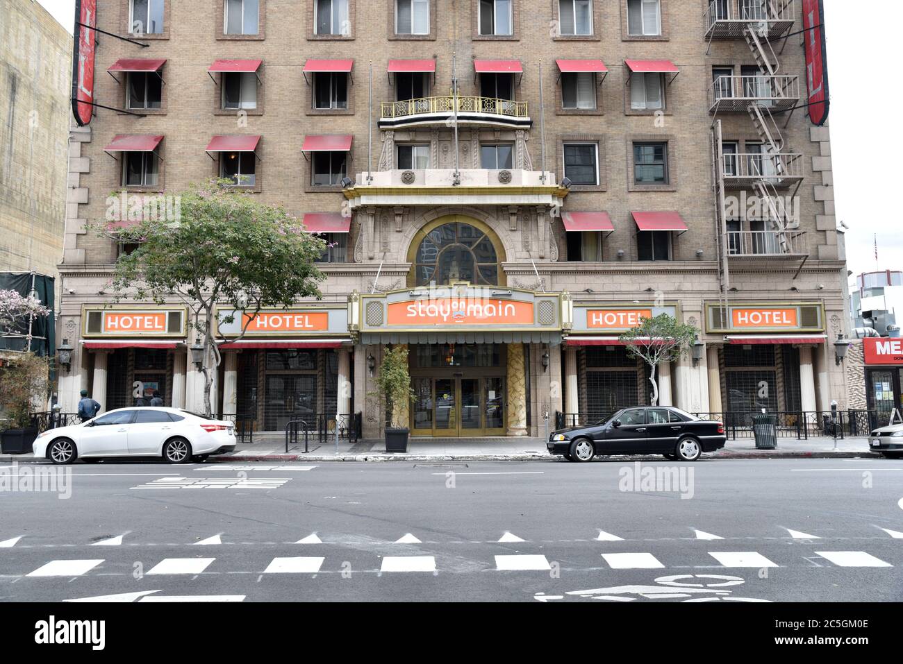 Los Angeles, CA/USA - 9 aprile 2020: Storico Hotel Cecil a LA ora noto come Stay on Main Foto Stock