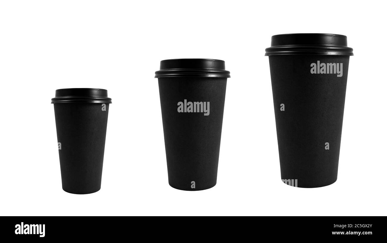 Tazza da caffè in carta da asporto nera di diverse dimensioni, isolata su sfondo bianco, con percorso di ritaglio. Foto Stock