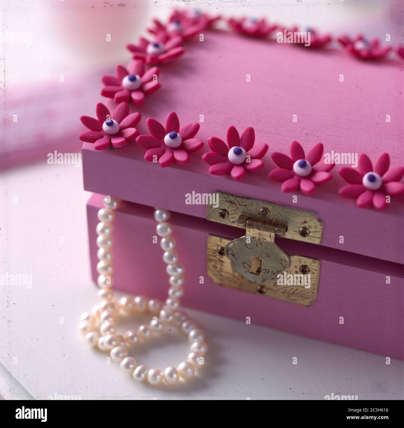 Primo piano di una scatola di gioielli decorata Foto Stock