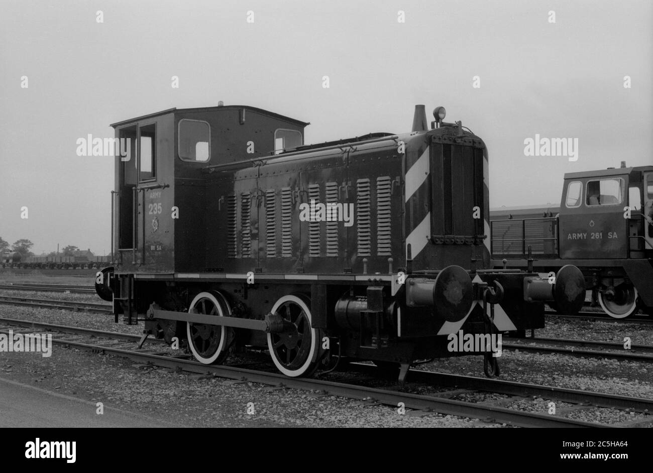 Esercito 0-4-0 Locomotiva barclay diesel shunter No. 235 a Long Marston Army Camp Public Open Day, Warwickshire, UK. 1987. Foto Stock