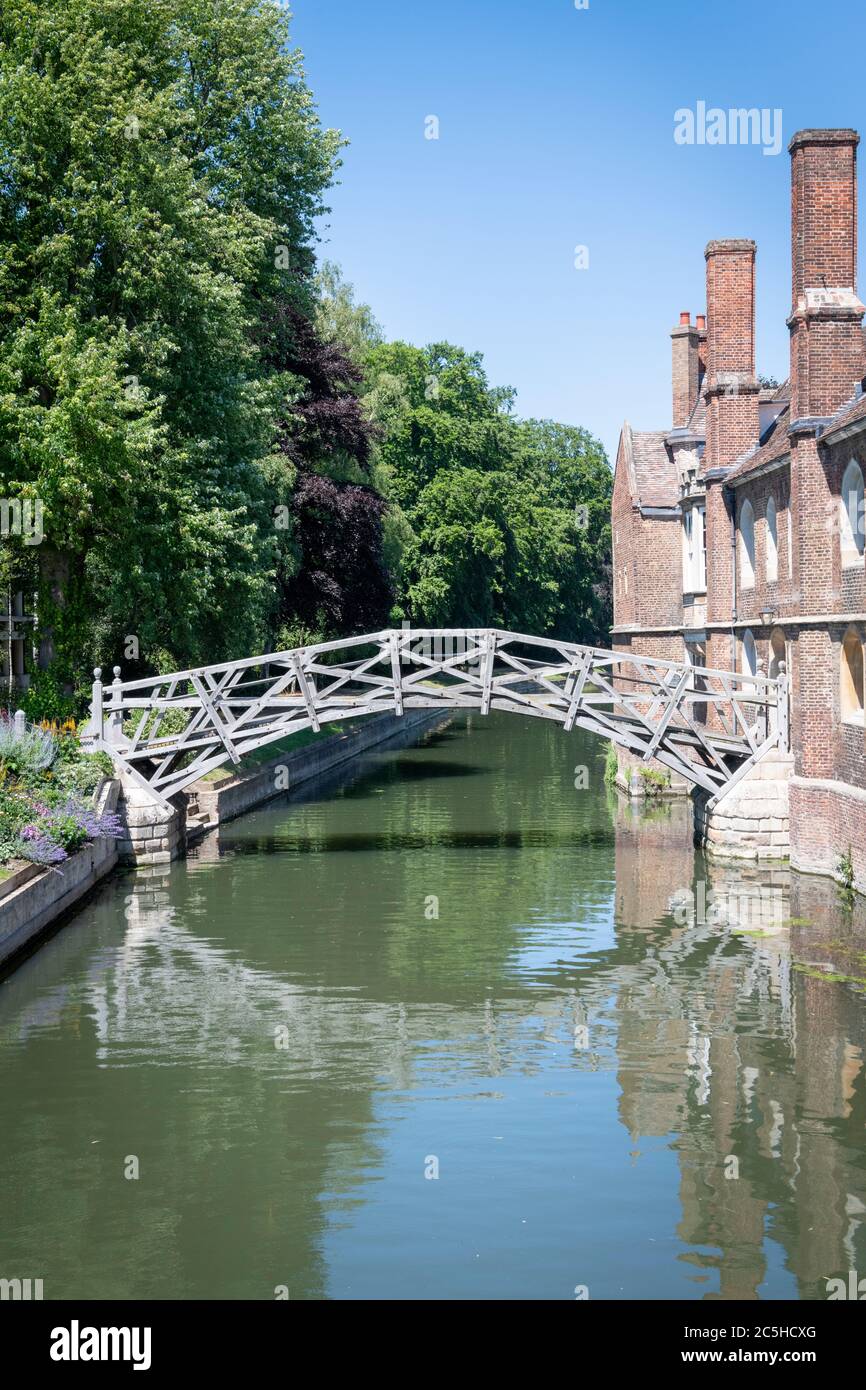 Il ponte matematico sul fiume Cam al Queens College Cambridge University Cambridge UK in estate Foto Stock