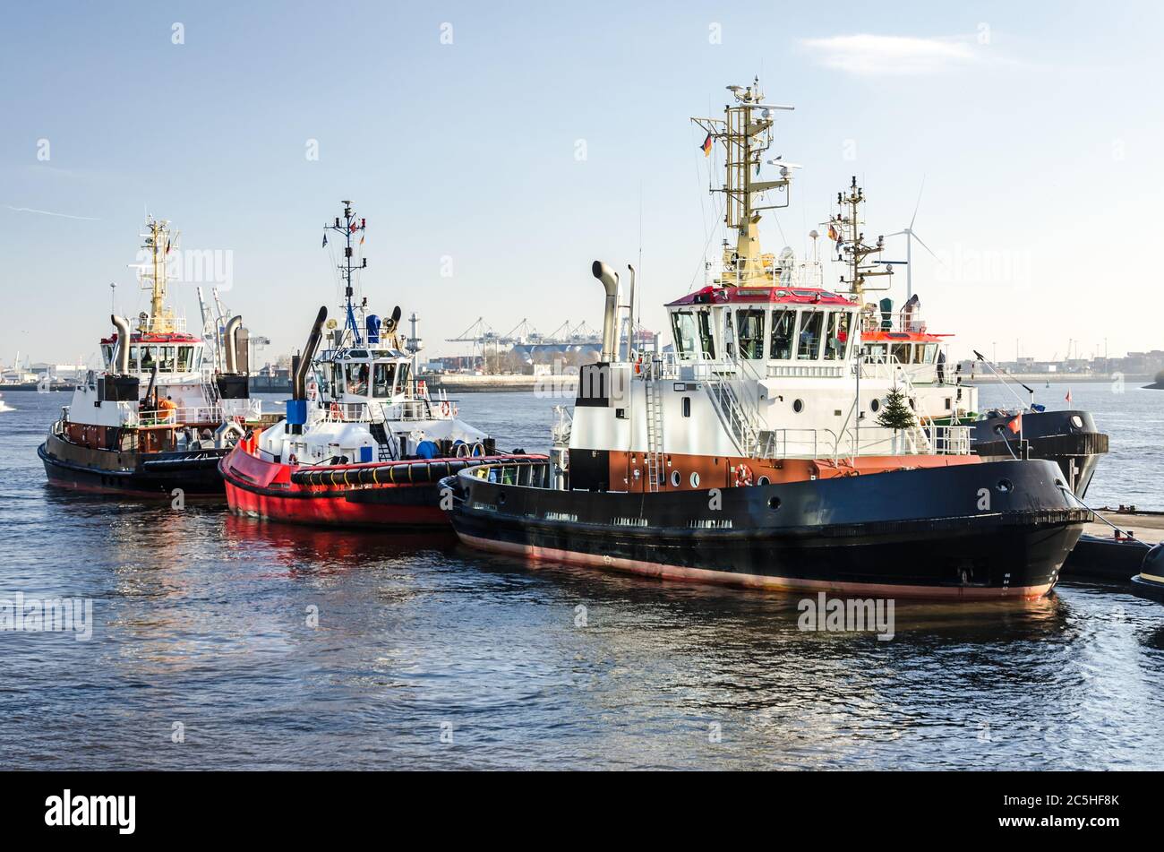 Barche a vela del porto all'ormeggio ad Amburgo, Germania Foto Stock