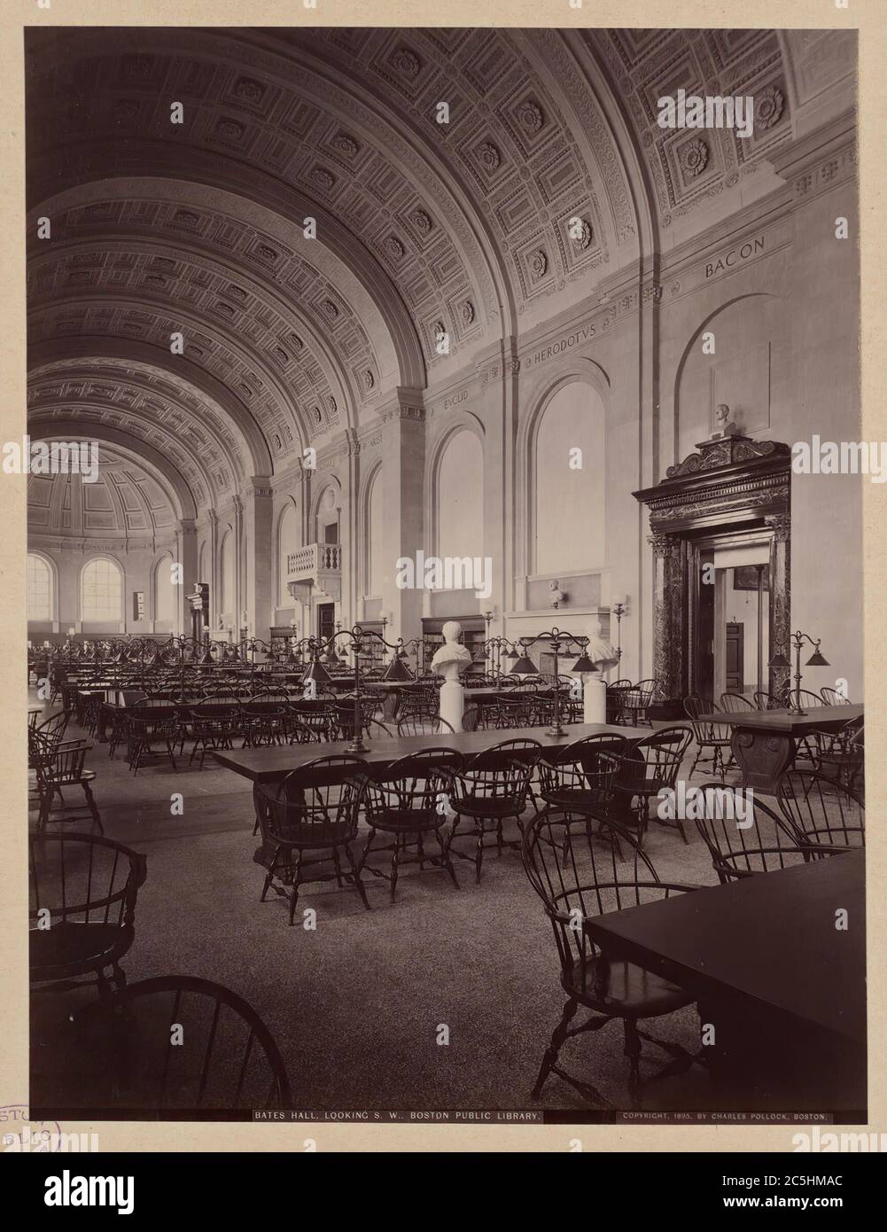 Biblioteca pubblica di Boston - Bates Hall guardando a sud-ovest, costruzione del McKim Building. Foto Stock