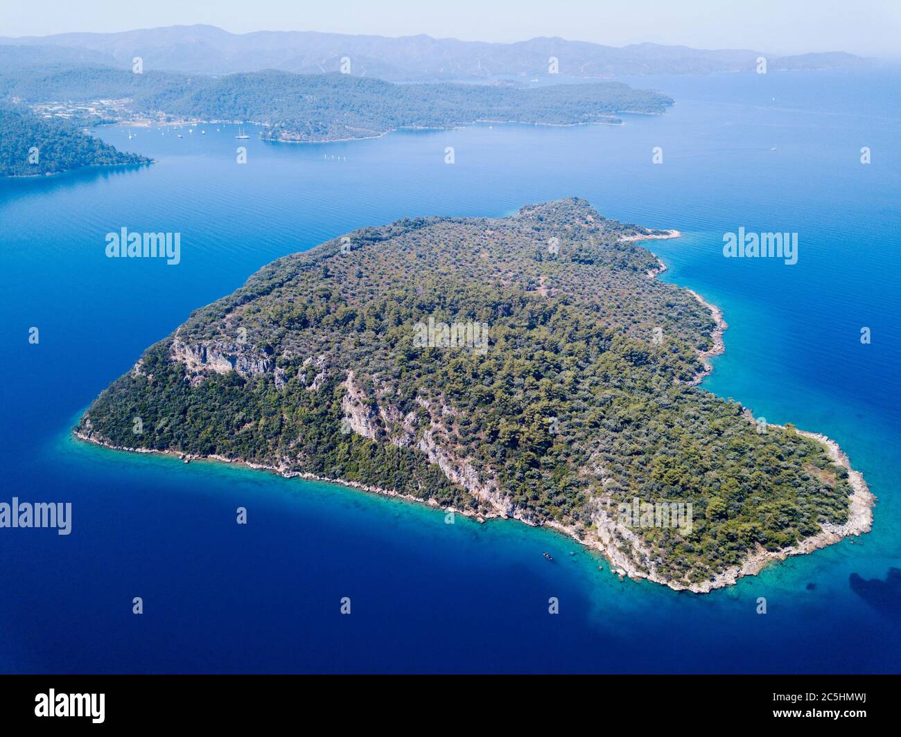 Vista aerea dell'isola di Karaca, Area Marina protetta Baia di Gokova Mugla Turchia Foto Stock
