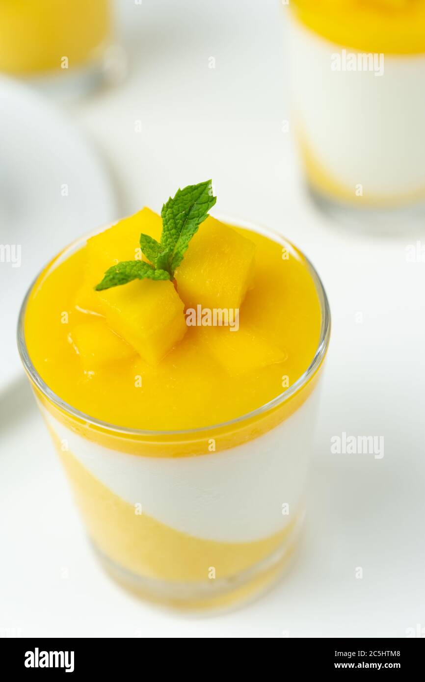 Panna cotta di mango Foto Stock