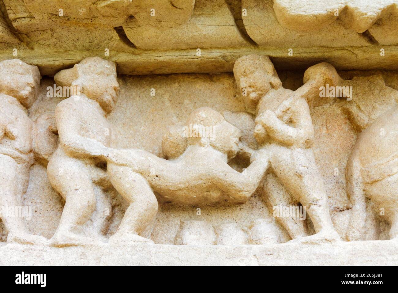 Khajuraho, Madhya Pradesh, India : scultura in rilievo erotica Maituna nel tempio di Lakshmana del gruppo occidentale del patrimonio mondiale dell'UNESCO Khaj Foto Stock