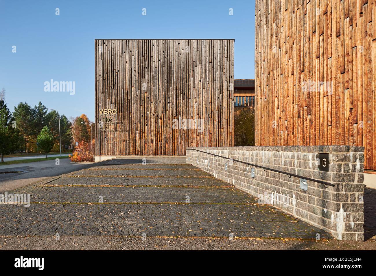 JOENSUU / FINLANDIA - Ottobre 15 2018: Metla House è il primo grande edificio per uffici a tre piani costruito in legno Foto Stock