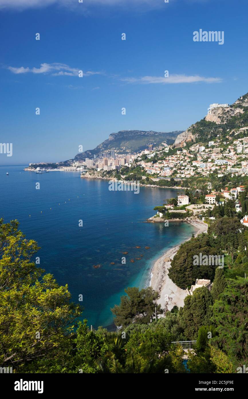 Vista lungo la baia di Roquebrune a Monte Carlo, Roquebrune-Cap-Martin, Provenza-Alpi-Costa Azzurra, Francia, Europa Foto Stock