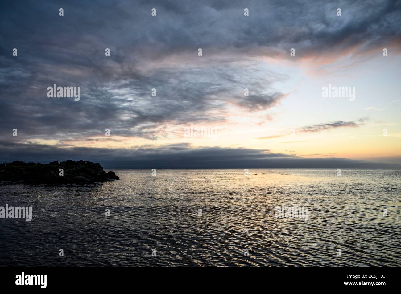 Stretto di Juan de Fuca all'alba da una barca Foto Stock