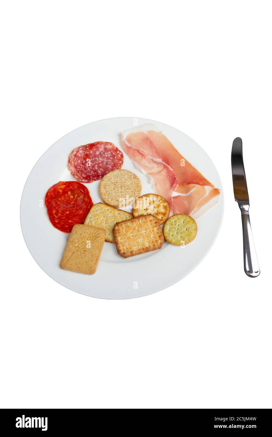 Piatto di salumi e biscotti salati Foto Stock