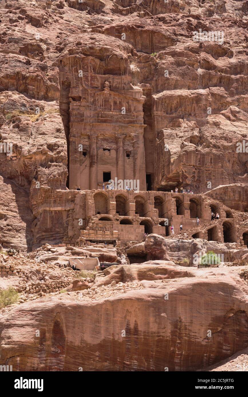 Giordania, Petra, la Tomba delle Urne, una Tomba reale nelle rovine della città nabataea di Petra nel Parco Archeologico di Petra, nel Patrimonio dell'Umanità dell'UNESCO. Foto Stock