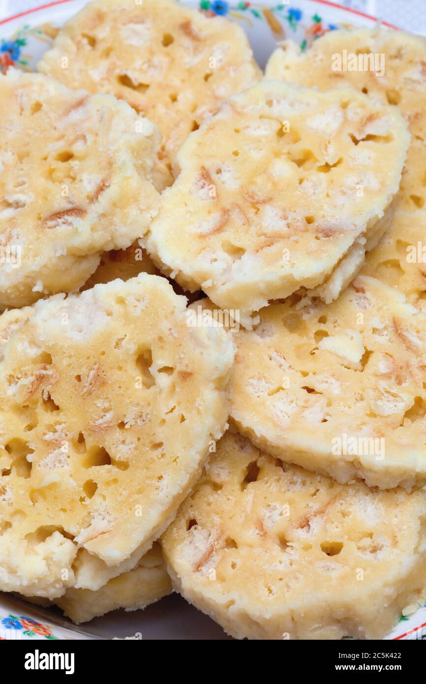 Specialità culinarie ceche - gnocchi di pane bianco. Foto Stock