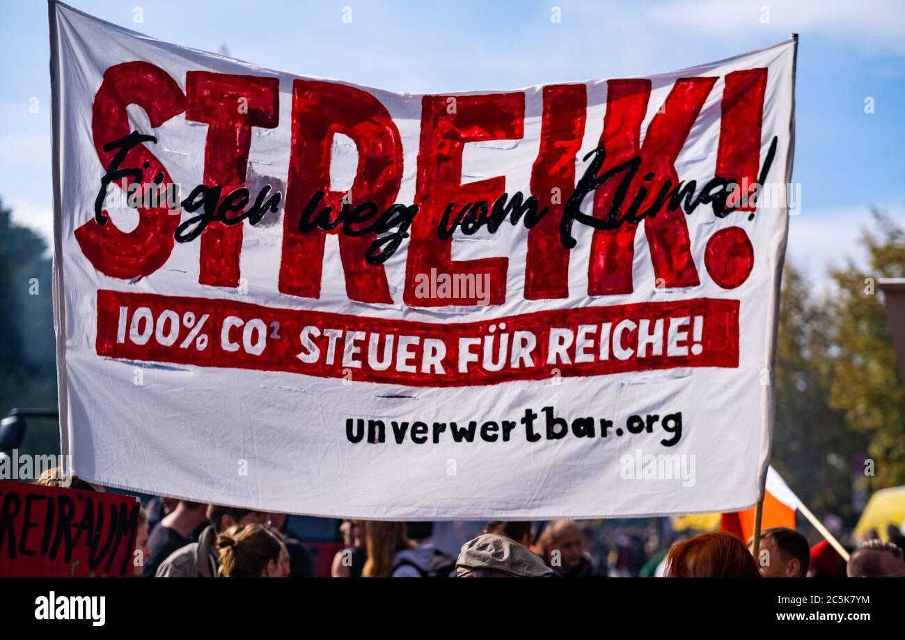 Berlino, Germania - 20 settembre 2019: Sciopero del cambiamento climatico. Dimostrazione nel centro di Berlino Foto Stock