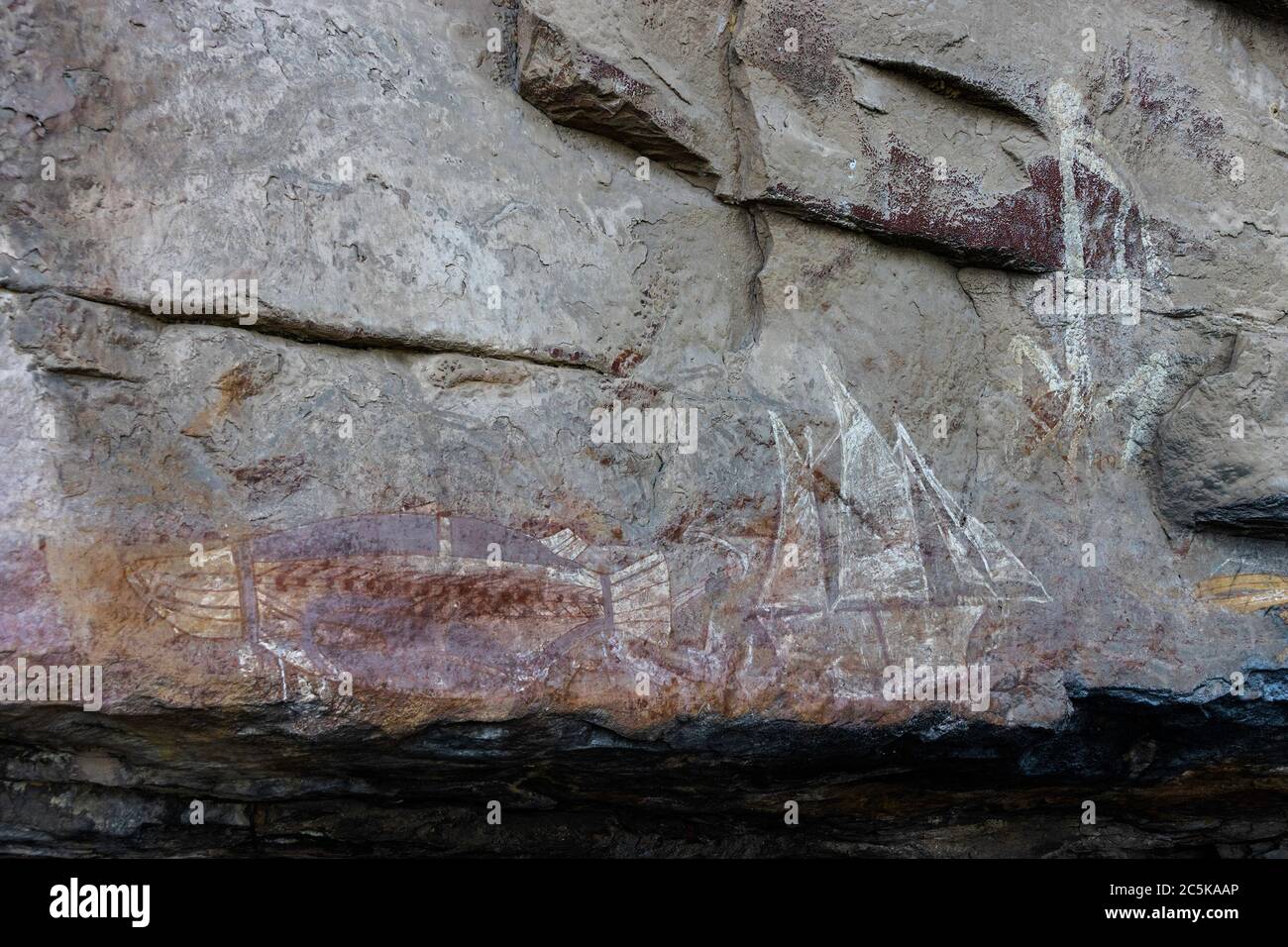 Nanguluwurr, Australia - 13 Marzo 2020: Antica arte rupestre aborigena australiana a Nanguluwurr. Foto Stock