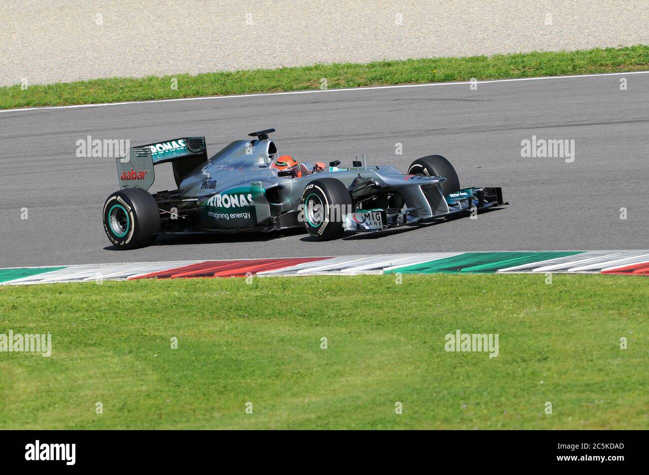 MUGELLO, Italia - Maggio 2012: Michael Schumacher della Mercedes F1 Racing team a team di Formula Uno giorni di test al Mugello Circuit nel maggio del 2012 in Italia. Foto Stock