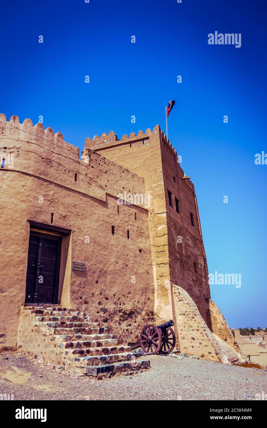 Fujairah Fort è un forte nella città di Fujairah Emirati Arabi Uniti UAE storico punto di riferimento 16 ° secolo Castello più antico Foto Stock