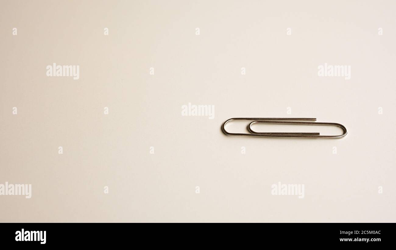 Primo piano delle graffette Foto Stock