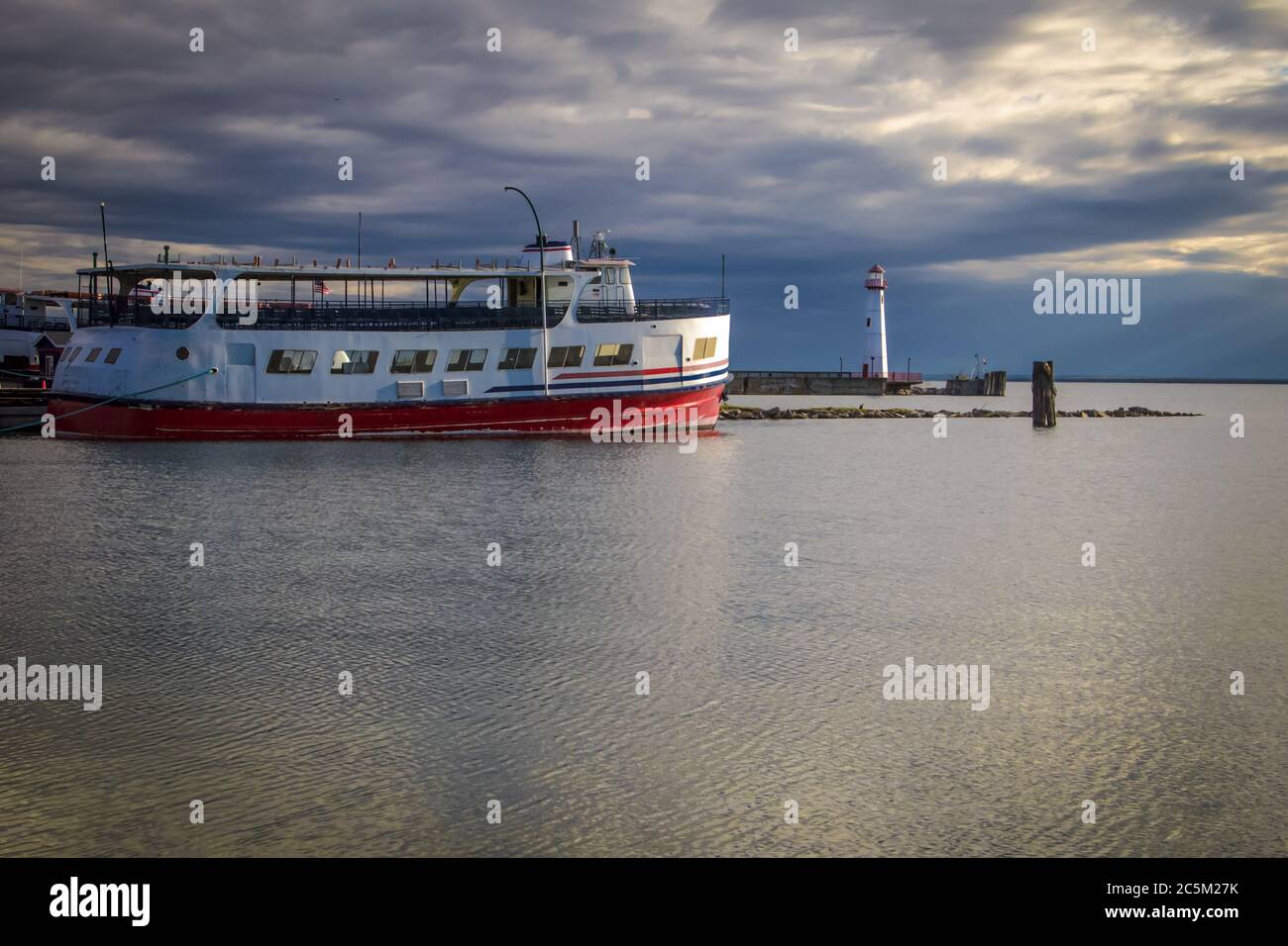 St Ignace, Michigan, USA - traghetto per l'isola di Mackinaw e il faro di Wawatam presso il piccolo villaggio costiero di St Ignace nella penisola superiore. Foto Stock