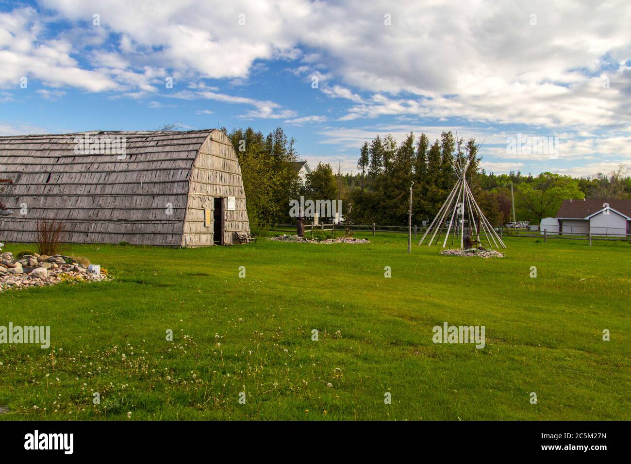 St. Ignace, Michigan, USA - 31 maggio 2020: Terreni del Museo dei nativi americani di Ojibwa nella città di St. Ignace. Il museo si concentra sulla storia e Foto Stock