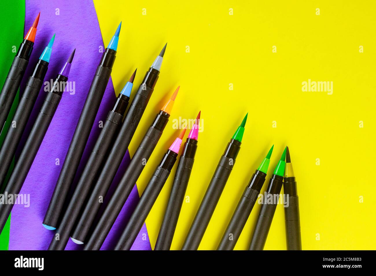 Forniture scolastiche flessibile pennello Acquerelli di penne per la creatività Foto Stock